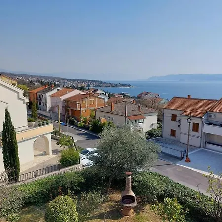 Nikola, Apartmán