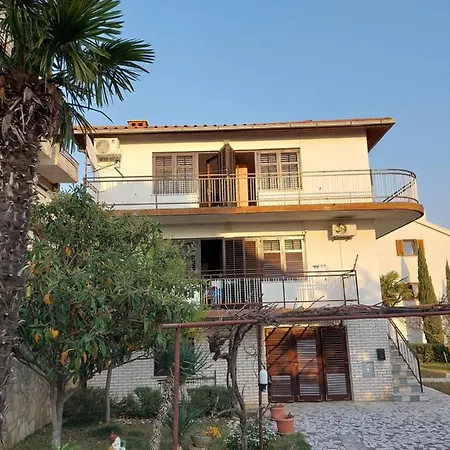 Nikola, * Crikvenica