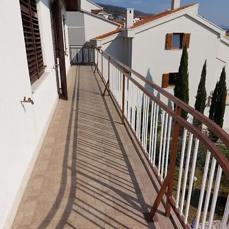 Nikola, Appartamento *